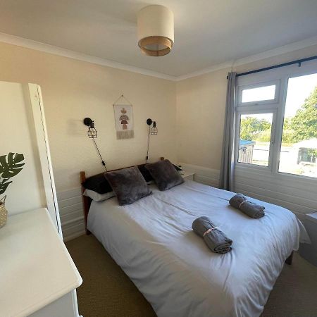 2 Bedroom Holiday Chalet Near Bude Kilkhampton Bagian luar foto