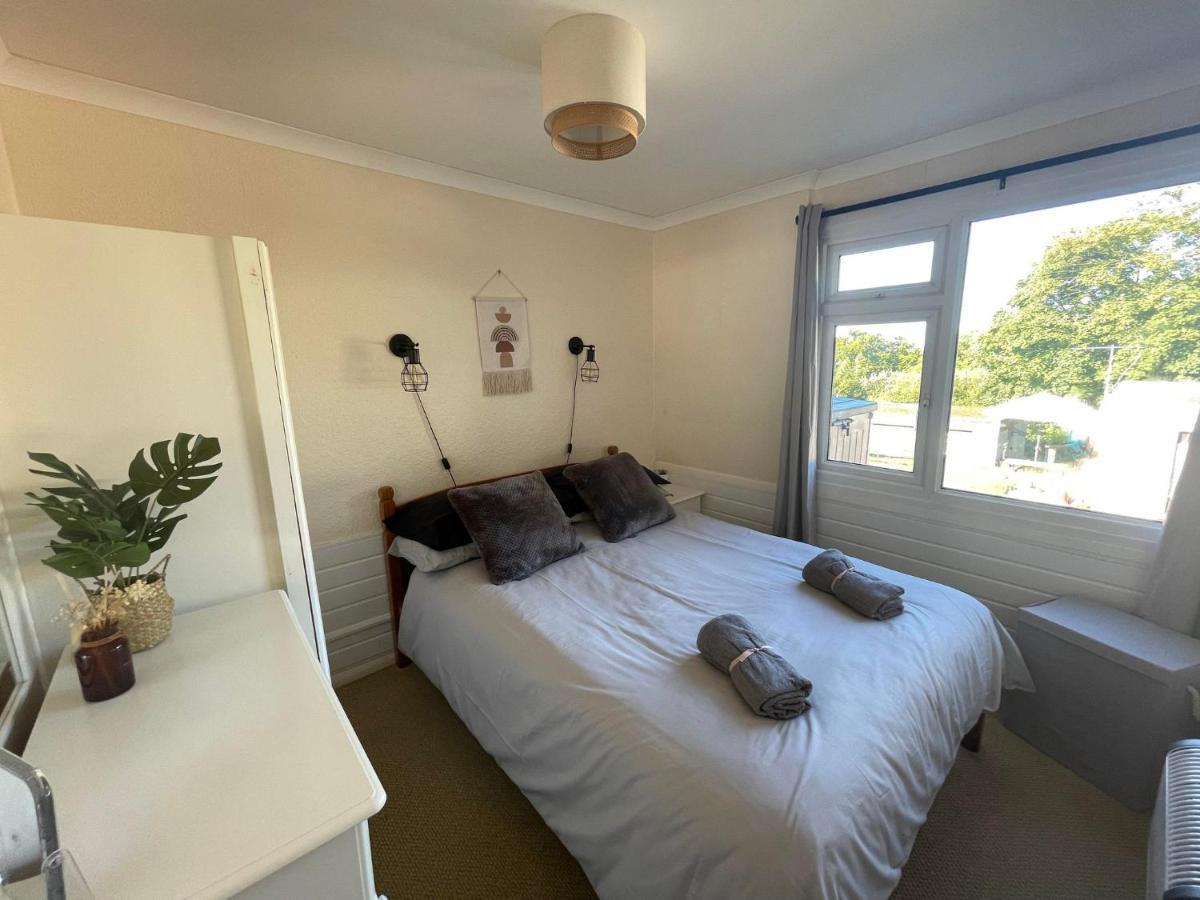 2 Bedroom Holiday Chalet Near Bude Kilkhampton Bagian luar foto
